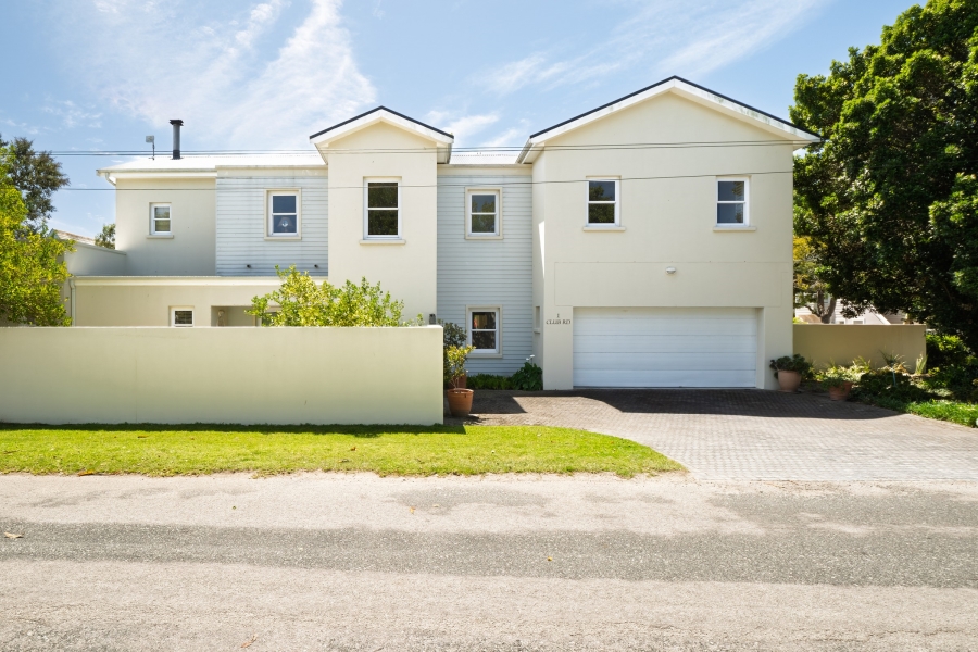 4 Bedroom Property for Sale in Leisure Isle Western Cape